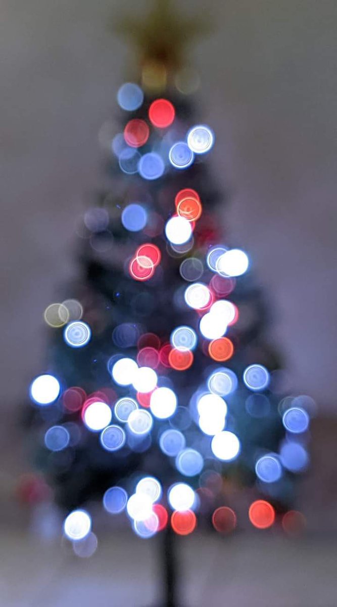 Tão estranho, o natal chegando e não sentir a mesma emoção de antes 🎄