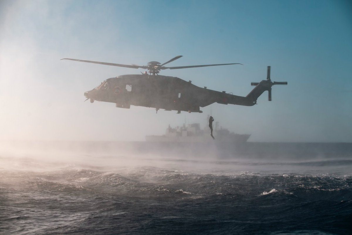 HMCS/NCSM Winnipeg tweet media