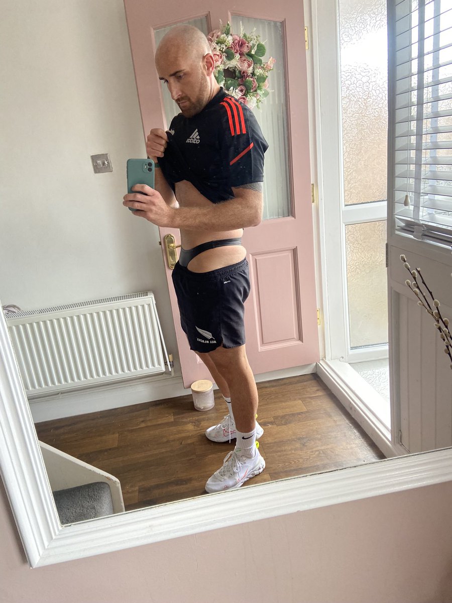 UKPIGLET tweet media