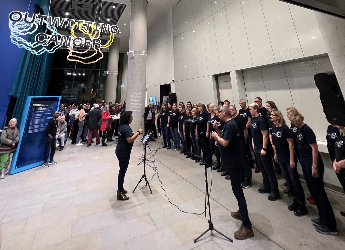 Amazing  ⁦<a href="/CR_UK/">Cancer Research UK</a>⁩ choir singing carols at the ⁦<a href="/TheCrick/">The Francis Crick Institute</a>⁩