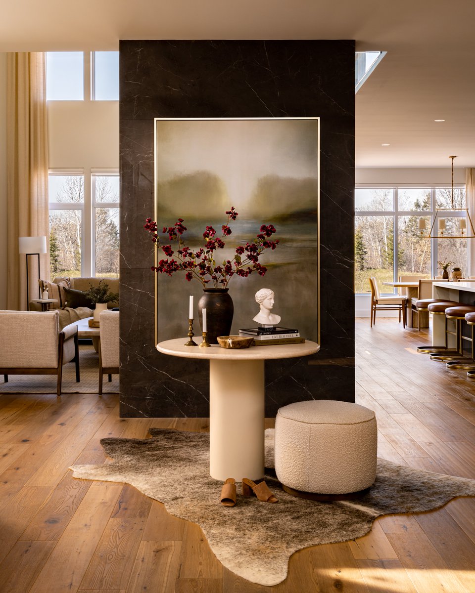 The view that greets you when you walk into #ProjectModernMill 🤤🤍

📸 &amp; Design by <a href="/westofmain/">West of Main Design</a>
🛋️ @westofmainshoppe

#womlifestylebydesign