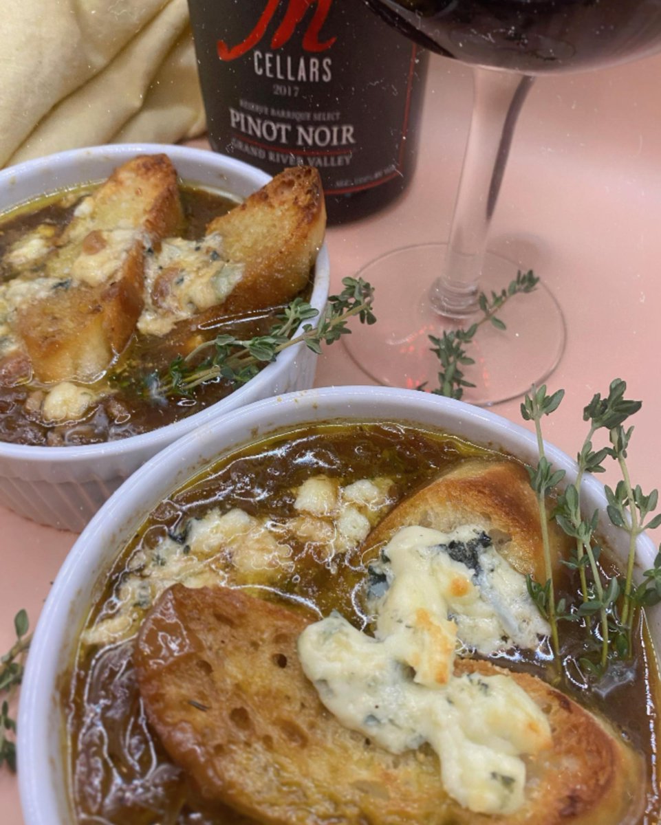 MCellarsOhio's tweet photo. Wine &amp; Food Pairing from @kulinary.keri 🍲❄️ French Onion Soup with Brûléed Blue Cheese

M CELLARS WINE: 2020 Pinot Noir 
SHOP 🔗in bio https://t.co/kuhI6OgwBV
RECIPE: @howsweeteats 

#frenchonionsoup #winewednesday #perfectpairing #comfortfood #mcellars #fallfeels https://t.co/Ib2vsIgTSf