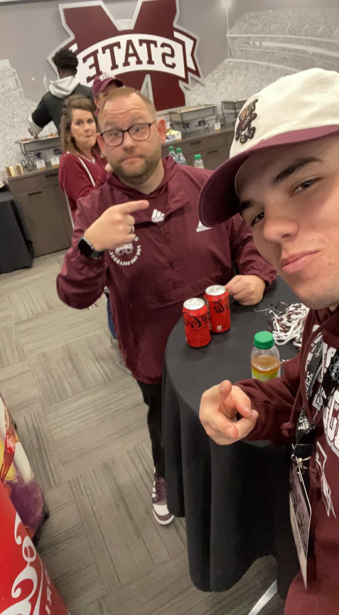 I’m extremely excited to announce my PWO offer from <a href="/HailStateFB/">Mississippi State Football</a> thank you to all the coaches and staff that showed me around when I was down there!! 

@Thee_Matty_D <a href="/washjwash/">Jason Washington</a> <a href="/Coach_Leach/">Mike Leach</a> @AdamShaker6