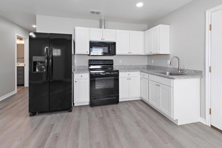 SFAleases tweet media