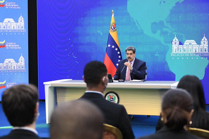 tss__ve's tweet photo. #Atención ll El Presidente @NicolasMaduro informa que entre 24.000 y 30.000 millones de dólares, pertenecientes al Estado venezolano, han sido secuestrados, correspondientes a cuentas bancarias líquidas y activos.
#30Nov22
#FITVENEsDesarrollo
#LoLogramosEnMéxico https://t.co/VgqkMYG5pD