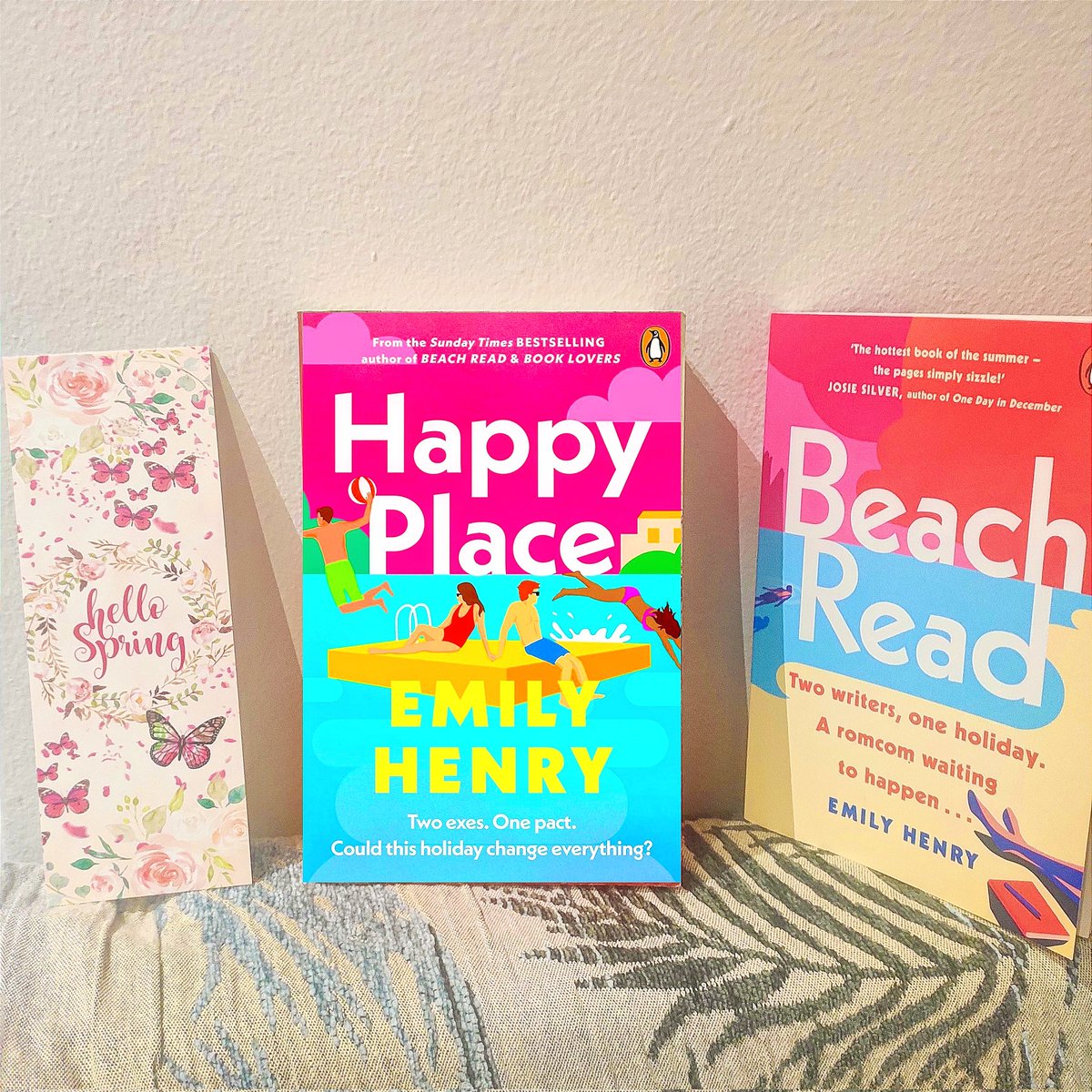 bookellenic's tweet photo. Happy Place by Emily Henry
⭐⭐⭐
After reading this, I bought Beach Read by the author, so it it official: her books are ADDICTIVE! 📚
#ContemporaryRomance #PenguinBooks @PenguinUKBooks https://t.co/LwjbzDQx77