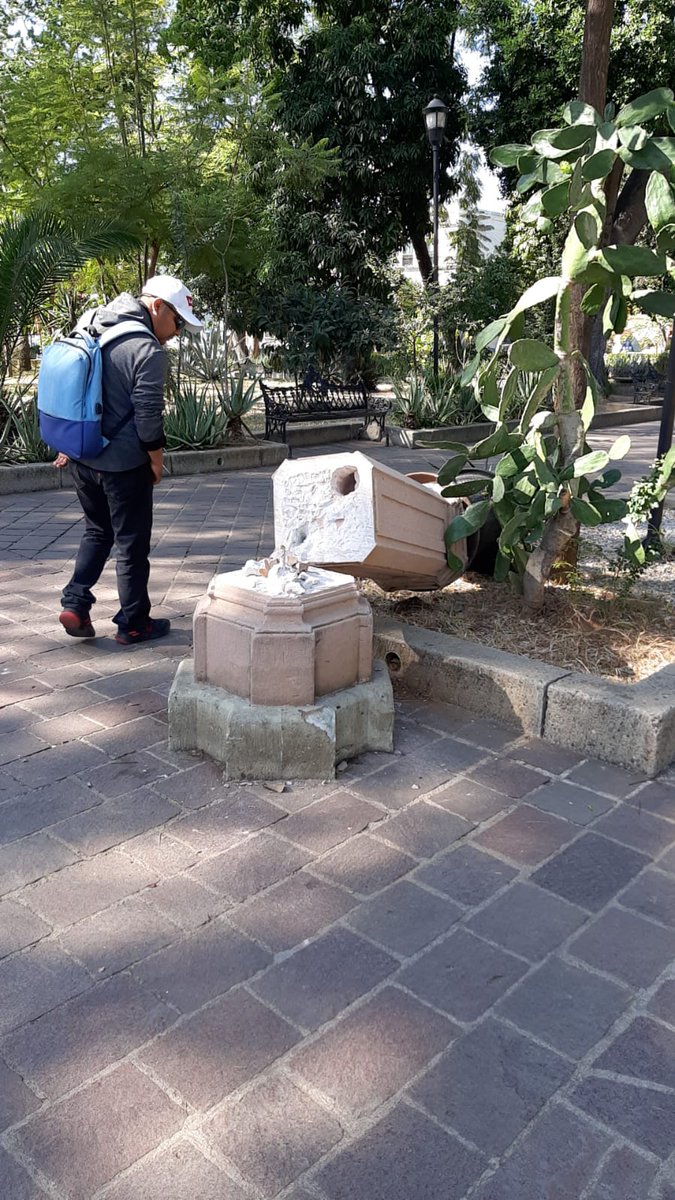 pacopadilla67's tweet photo. La destrucción del patrimonio histórico de Oaxaca quedó en un simple "regaño" para @mercedesrizo5 Se refleja en ello la tibieza del presidente @FMartinezNeri quien no acaba por resolver el tema de la basura, será acaso que @salomonj llegará a rescatar al @MunicipioOaxaca https://t.co/pA72KxfT49