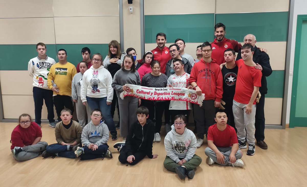 📸 Hoy hemos visitado a nuestros amigos de <a href="/amidown_leon/">Amidown</a> con <a href="/julencasta9/">Julen Castañeda</a> y <a href="/Salvicarrasco_/">S A L V I ⚽️</a>

📆 Ya está a la venta en nuestra Tienda Oficial su calendario solidario en el que aparecemos. ¡Cómpralo y colabora con ellos!

#AúpaCultu