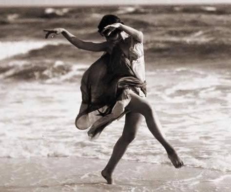 “Una vez fuiste salvaje. No dejes que te domen”.

 Isadora Duncan