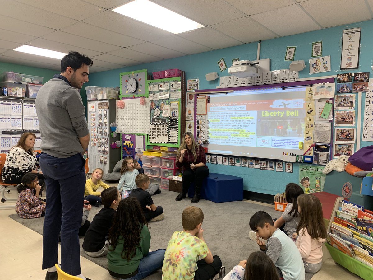 It was a great morning in <a href="/Ms_Skidmore/">Christina Giannone</a> class learning about the Liberty 🔔 and the importance of American symbols. 🇺🇸 Lots of collaboration &amp; fun as we took a virtual field trip to Philadelphia, PA. #MineolaProud