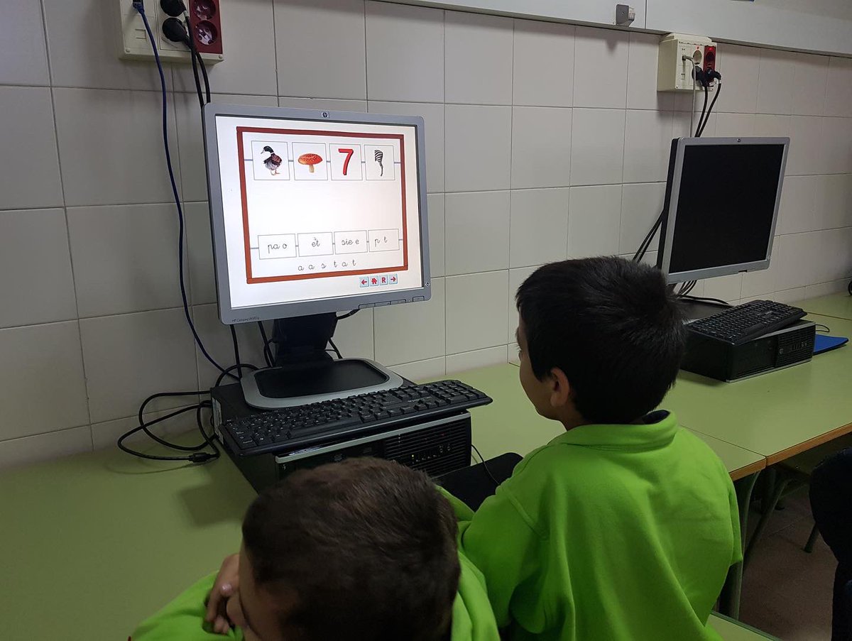 Colegio_StaRita's tweet photo. ”Aprender es más fácil si lo hacemos jugando y cooperando"
En nuestra sesión semanal en el aula de informática repasamos, en esta ocasión, lectoescritura.

#educacióninfantil #competenciadigital #lectoescritura #minilectores #escucharte https://t.co/rJHsYNr0OP