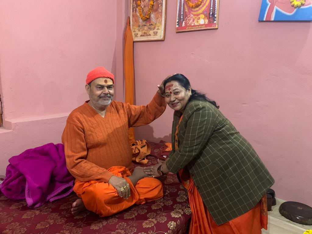 sumansharmasp's tweet photo. आज वैदिक सेवा ट्रस्ट के महासचिव राकेश दुबे जी के पैतृक आवाज ग्राम ग्राम भोरापुर पोस्ट खमरिया में आयोजित रामचरितमानस पाठ के समापन पर आयोजित भोज कार्यक्रम में उपस्थित रही।
 इस अवसर पर जगतगुरु स्वामी शारदानंद सरस्वती जी महाराज का आशीर्वाद प्राप्त हुआ। https://t.co/gRz1OwM0KI