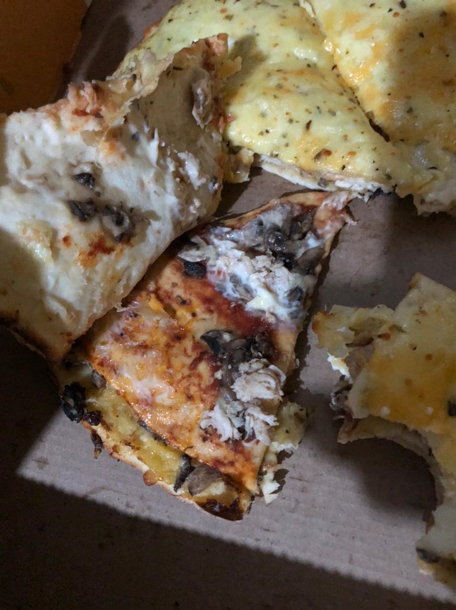 Mr_SoulNap's tweet photo. #debonairspizza
Imagine paying R209 for this rubbish @DebonairsPizza you need to close down your store at Thorntree plaza, this is completely nonsense https://t.co/tp0zvyPJB6