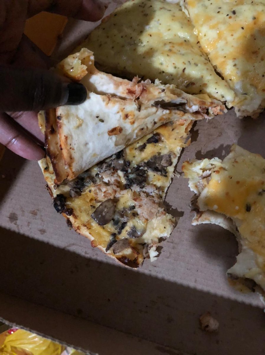 Mr_SoulNap's tweet photo. #debonairspizza
Imagine paying R209 for this rubbish @DebonairsPizza you need to close down your store at Thorntree plaza, this is completely nonsense https://t.co/tp0zvyPJB6