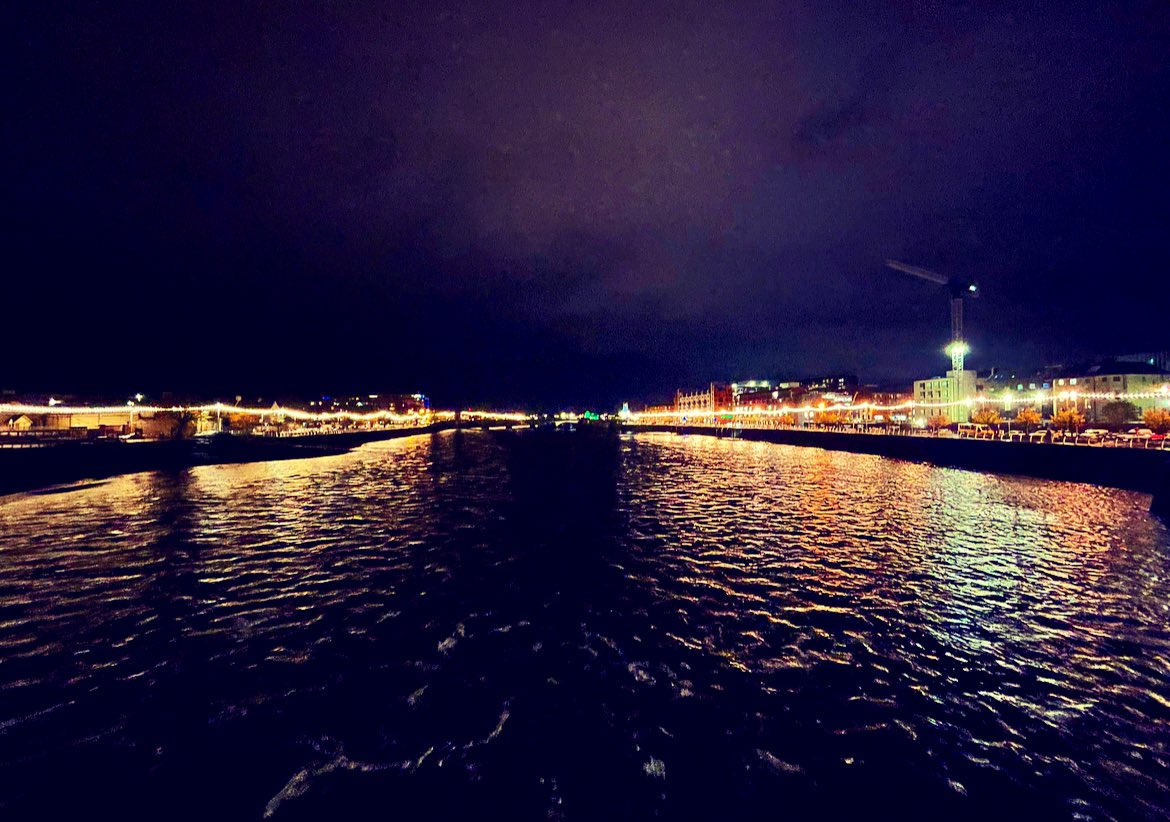 Eavanmac's tweet photo. Post work runs #Limerick #RiverCity #Psyruns ๐โโ๏ธ https://t.co/IJPelqkiYd