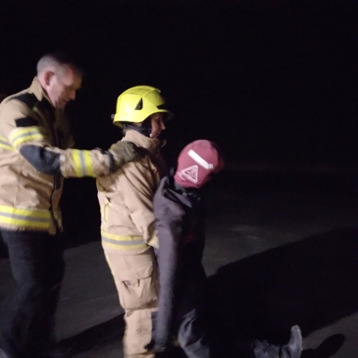 VickyShakesby's tweet photo. Potential recruits for on-call and Fulltime #firefighters training @HumbersideFire ,Howden Station this evening. Bucket fulls of grit and determination shown.. and thanks to @HowdenSchool for continued free use of sports hall for fitness testing. True community spirit. #seeitbeit https://t.co/2yyDELEuPx