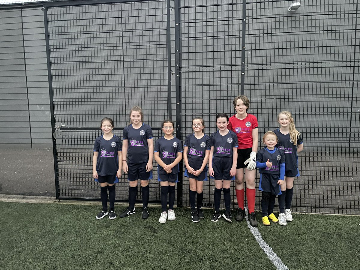 Jenn20Free's tweet photo. Incredibly proud of these girls 😊 what a fantastic performance at their first local schools tournament. Drawing their first match &amp; winning their second 👏🏻 @HaghillTeam @activeschoolsgb https://t.co/PCNdobIx89