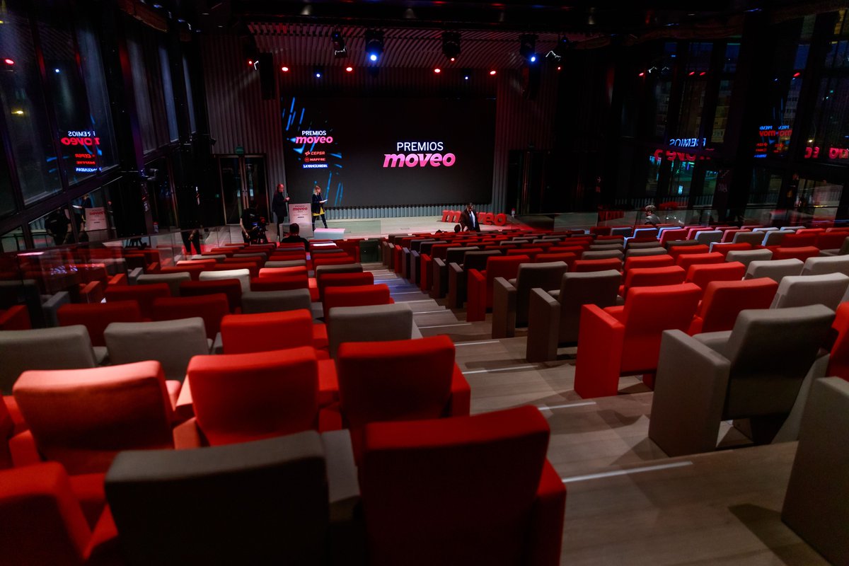 MoveoLV's tweet photo. 🏆🚘Sigue los #PremiosMOVEO2022 a partir de las 19:30h en nuestras redes y descubre el Coche del Año 2022. Patrocinados por @cepsa y @mapfre

👉https://t.co/HatJwbSXXb https://t.co/2GhEOeDyMl