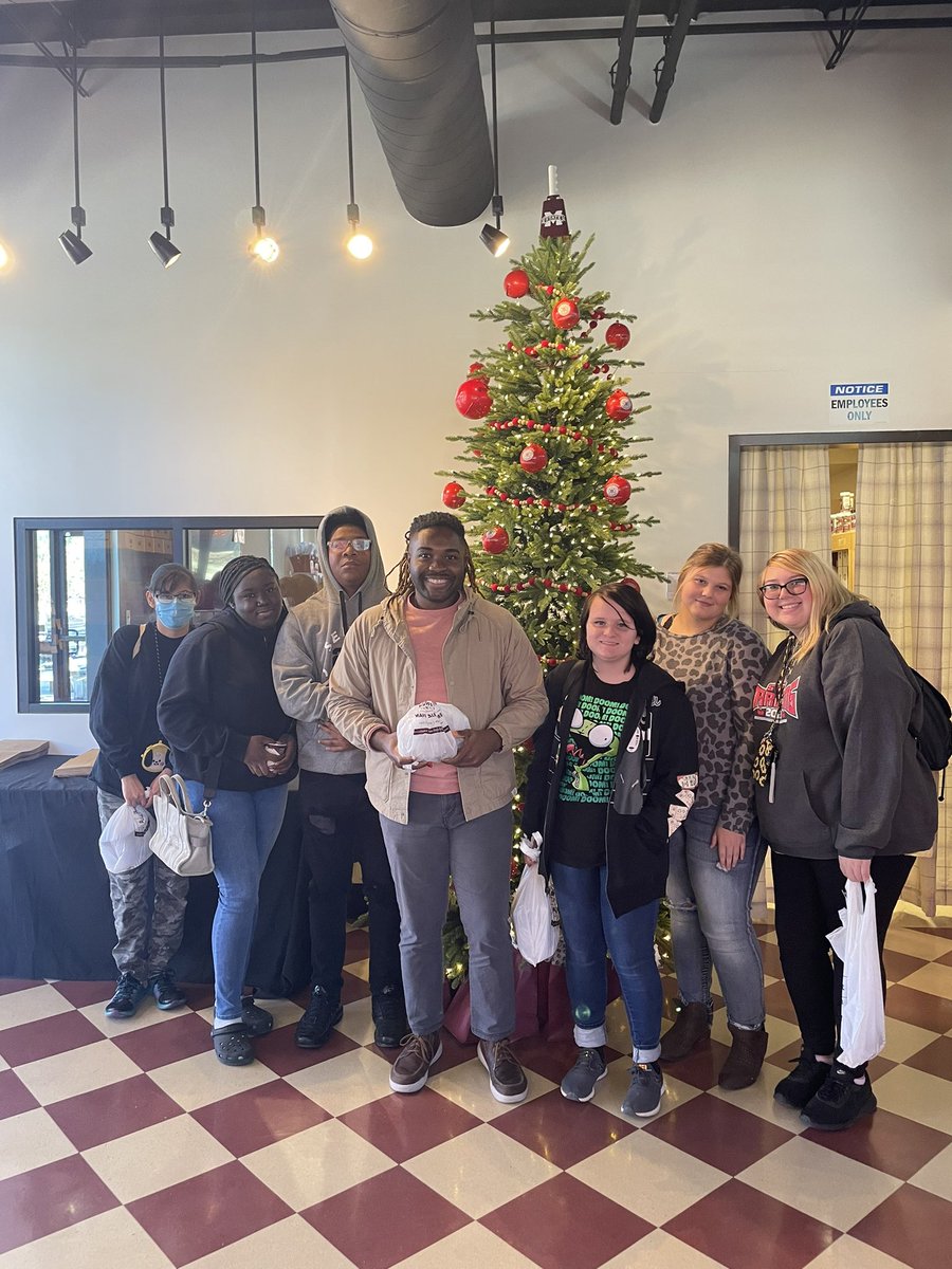 MonroeCoALC's tweet photo. Mr. Stapleton’s Culinary students traveled to MSU’s dairy farm and MAFES store where they learned about the making of cheese and ice cream from the farm to the table…definitely a fun learning experience for all! #mcalc https://t.co/2QLvIDaLY3
