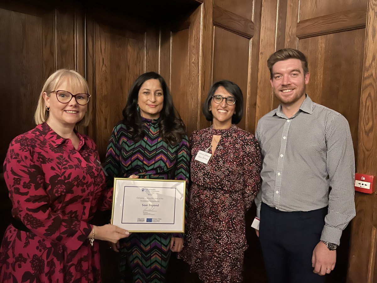 #DHLAccelerator showcase: Jo Pisani introduces the Accelerator award for the company making the most of the Accelerator programme - congratulations to highly commended company @TeamFikaHQ and winner <a href="/SoarBeyondLtd/">Soar Beyond Limited</a> ! 🥇