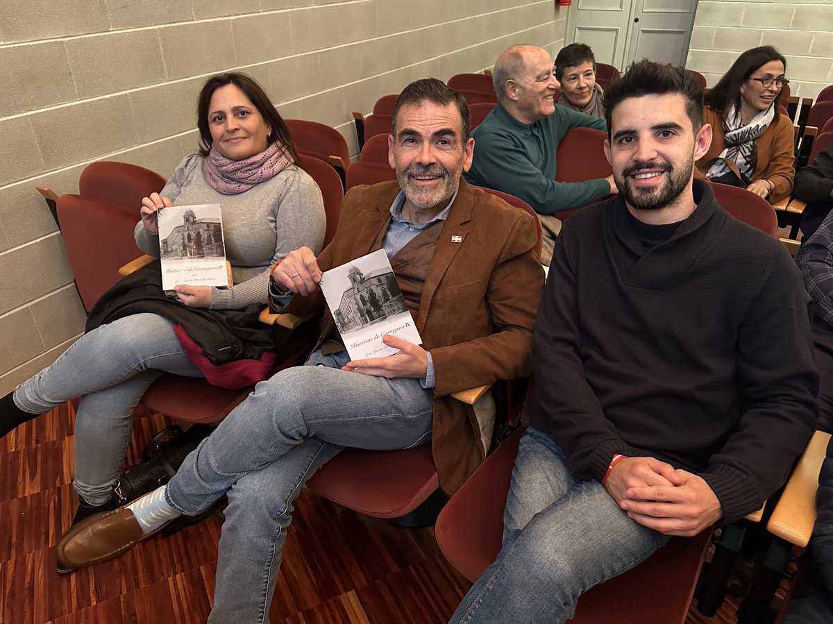 MCCartagena_ct's tweet photo. 📚Esta tarde los ediles @pepelopezct y @a_valdesueiro junto con la vocal @acristina_mc han asistido a la presentación del #Libro 'Historias de Cartagena IV' 📙 de Juan Ignacio Ferrández García 📖 https://t.co/hmp8gFLC16