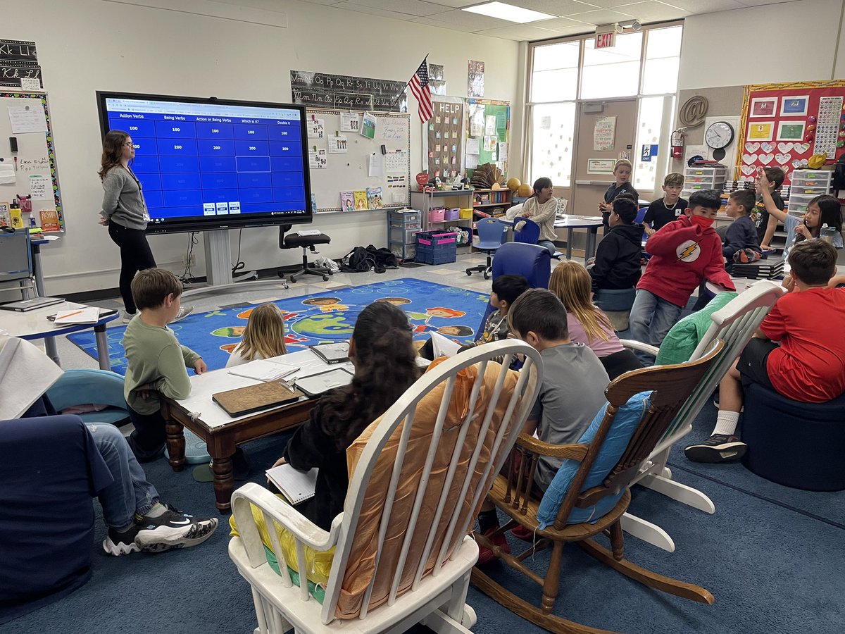 DavidsonMViT's tweet photo. Who needs a worksheet when you have jeopardy?! #Collaborativeteams #makinglearningfun #mvitsimi #simischools #thirdgraderocks https://t.co/u3BFzXUPdZ
