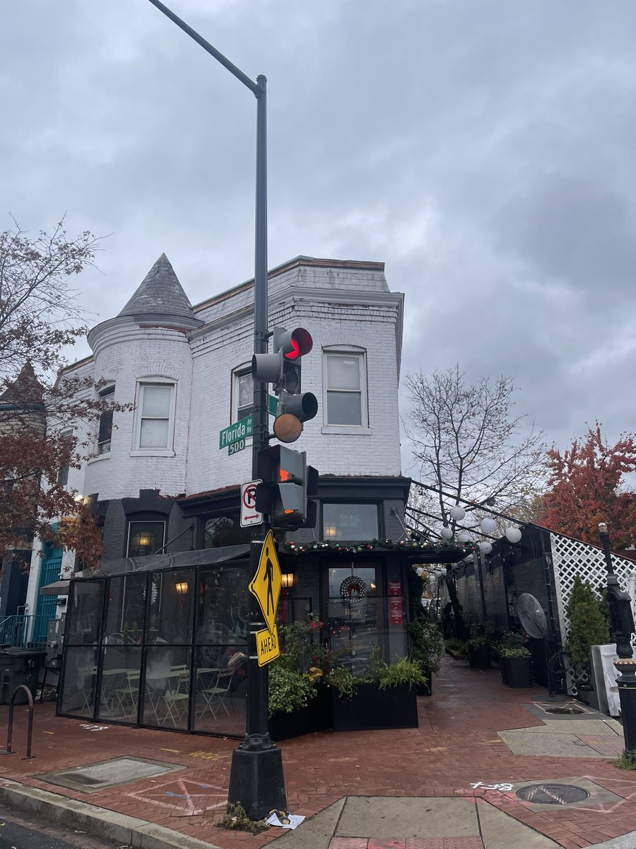 RAMinDC's tweet photo. @DDOTDC @311DCgov yellow portion of traffic signal is swaying in the wind at NW corner of 5th and Florida NW. @larryhanderhan https://t.co/iZi3xul96x