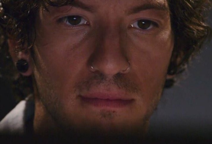 <a href="/gglowingeyes_/">glø</a> josh with his c major lip rn: