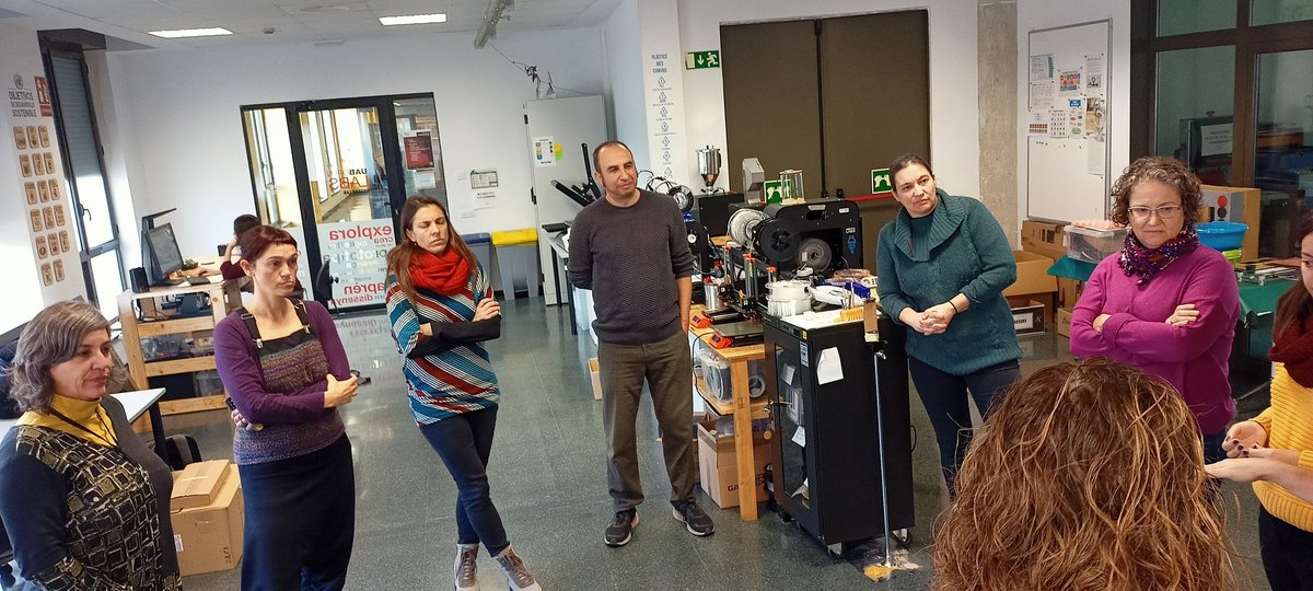 felip_lorenzo's tweet photo. Avui el grup de treball #STEAMsbd on participem @Aj_Sabadell @CrecimUab @CRPSabadell @educaciovoc #STEAMcat hem anat a visitar els #OpenLabs de la @UABBarcelona. Gràcies equip per mostrar-nos l'esperit maker!
https://t.co/6MAI2ffQeP https://t.co/nahl469PxT
