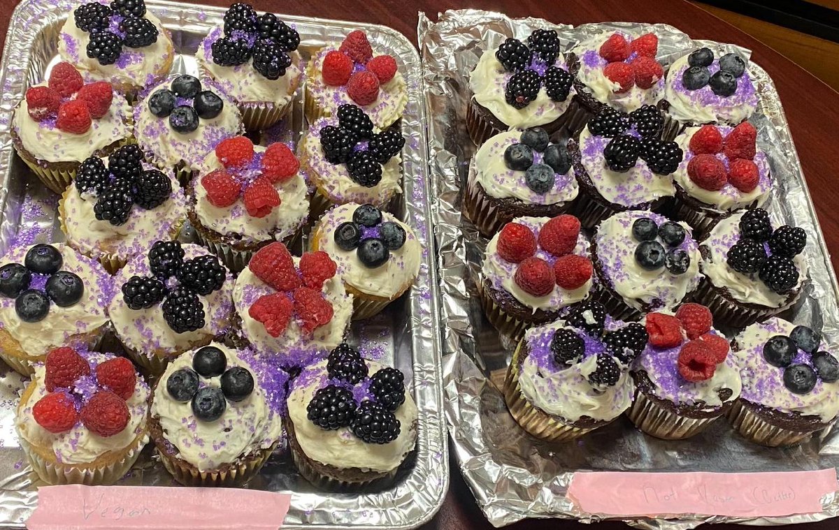 Irene Hoxie ⚖️🦠 (@irenehoxie) on Twitter photo Baked trivalent NA-MPP vaccine cupcakes in honor of our protégé, <a href="/lukpuc/">Lukas Pucher</a>, finishing his Master's in the Krammer lab. So proud 🥲💪
And yes, I did have specific NA constructs in mind for each berry <a href="/florian_krammer/">Florian Krammer</a> Baked trivalent NA-MPP vaccine cupcakes in honor of our protégé, <a href="/lukpuc/">Lukas Pucher</a>, finishing his Master's in the Krammer lab. So proud 🥲💪
And yes, I did have specific NA constructs in mind for each berry <a href="/florian_krammer/">Florian Krammer</a>