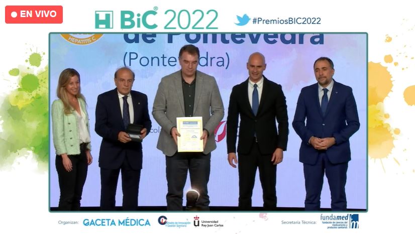 #PremiosBIC2022

🏆 MEJOR UNIDAD DE HEPATITIS C

COMPLEXO HOSPITALARIO UNIVERSITARIO DE PONTEVEDRA

➡️Entrega: Julio García Comesaña, conselleiro de  <a href="/SanidadeXunta/">Consellería de Sanidade</a>  y Marta Vázquez, de <a href="/GileadSciences/">Gilead Sciences</a>

📌Se convierte en 5 estrellas

📺vimeo.com/event/2638527