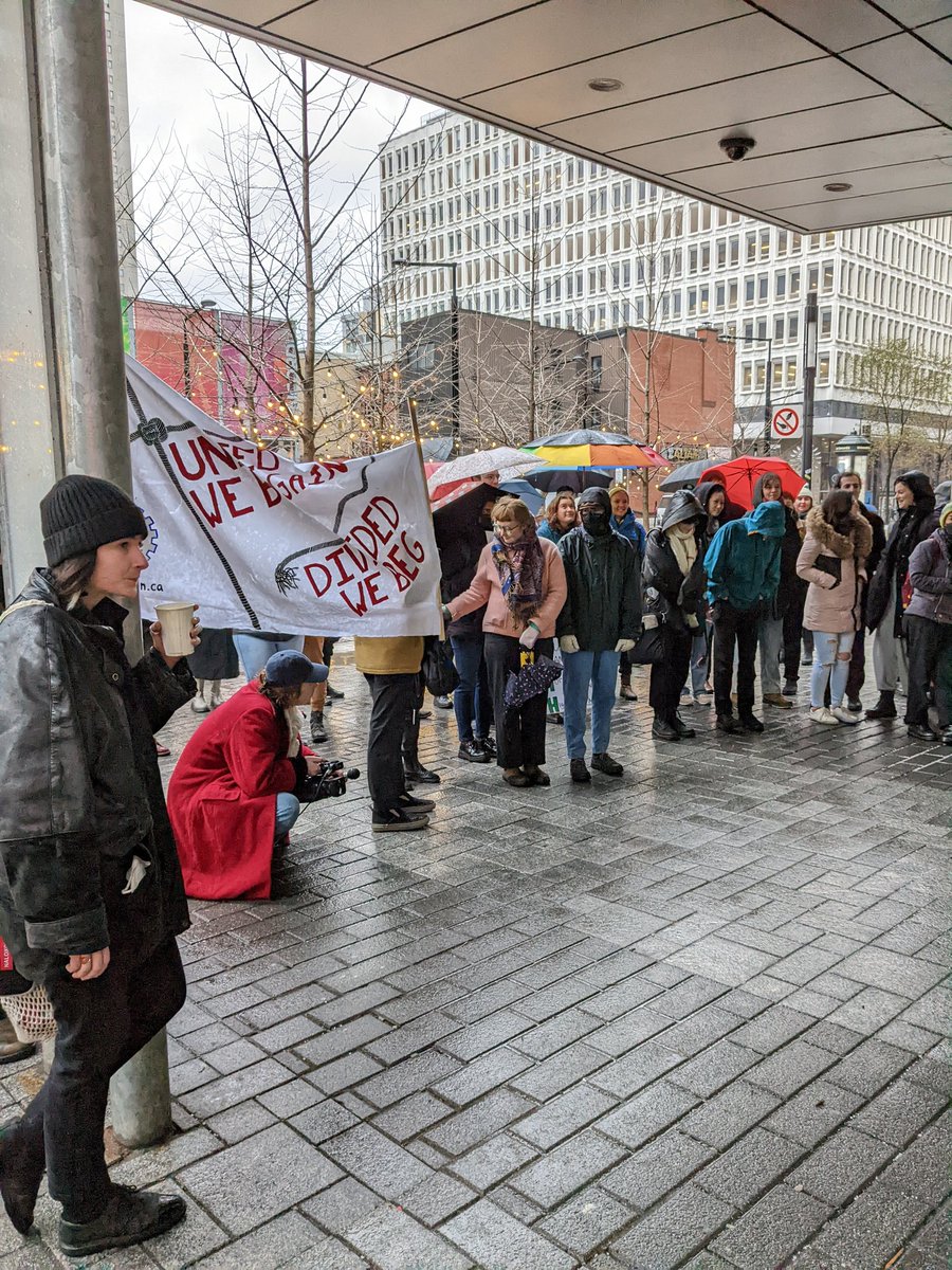 molecular_mack's tweet photo. @trac_union Rally for RAs &amp; TAs pay increase to match inflation! @Concordia any pay raise below inflation is a pay cut 💲💲💲 https://t.co/3y1xdWKy06