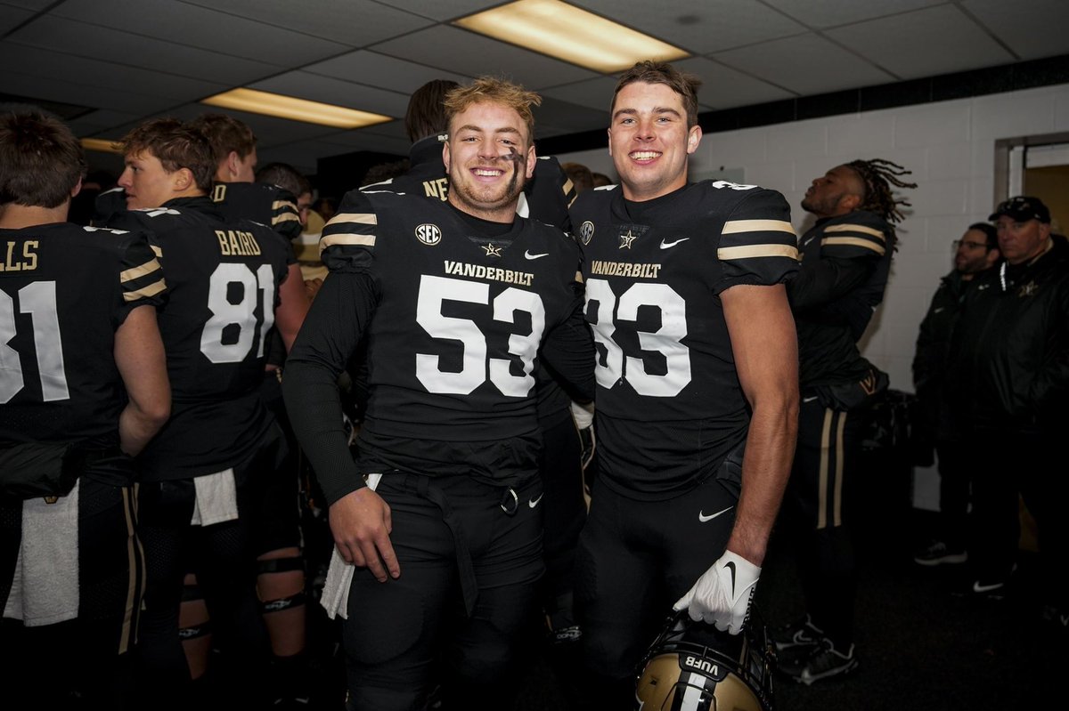 hpiercecate's tweet photo. Year 1 in the books ⚓️⬇️🖤 https://t.co/zHvCnyBgAY