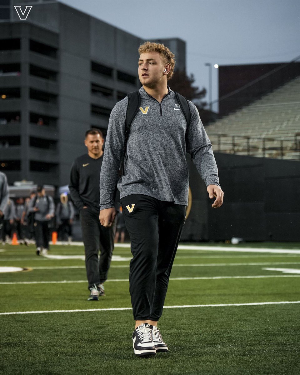 hpiercecate's tweet photo. Year 1 in the books ⚓️⬇️🖤 https://t.co/zHvCnyBgAY