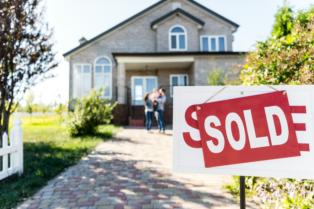 Moving can often be an anxious situation depending on your reason for a move. What adds more stress is the reality that you need to sell your current home as well. We can help! Visit our blog to learn more, or contact us to get started - ow.ly/Syet50LIslq