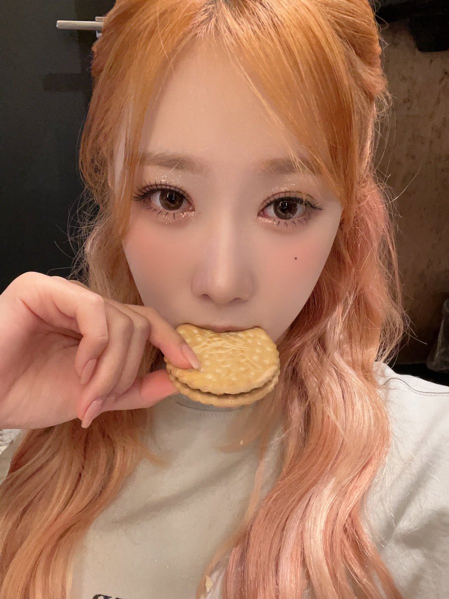 [Weverse]

#Handong Despierta~~~~~ levantaaaaa

#Dreamcatcher #Weverse