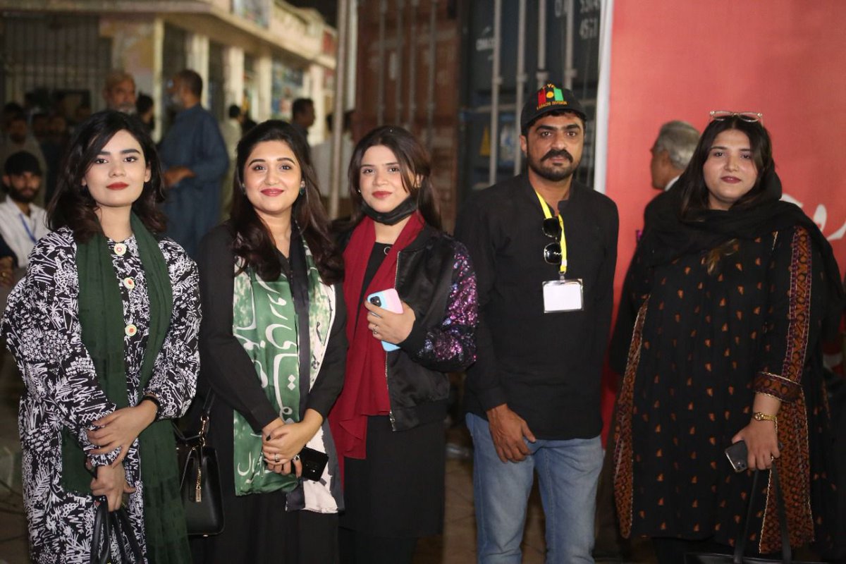 MaleehaManzoor's tweet photo. At the Karachi convention to mark #PPPFoundationDay where @BBhuttoZardari spoke of the glorious 55-year journey of PPP that brought and restored democracy in Pakistan.

Sada jeay Bhutto! ❤🖤💚 https://t.co/5Tym2LiMEz