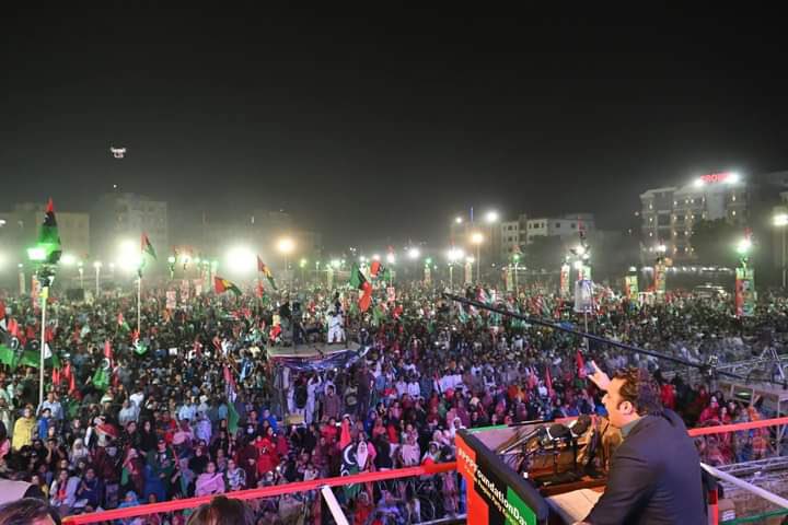 MaleehaManzoor's tweet photo. At the Karachi convention to mark #PPPFoundationDay where @BBhuttoZardari spoke of the glorious 55-year journey of PPP that brought and restored democracy in Pakistan.

Sada jeay Bhutto! ❤🖤💚 https://t.co/5Tym2LiMEz