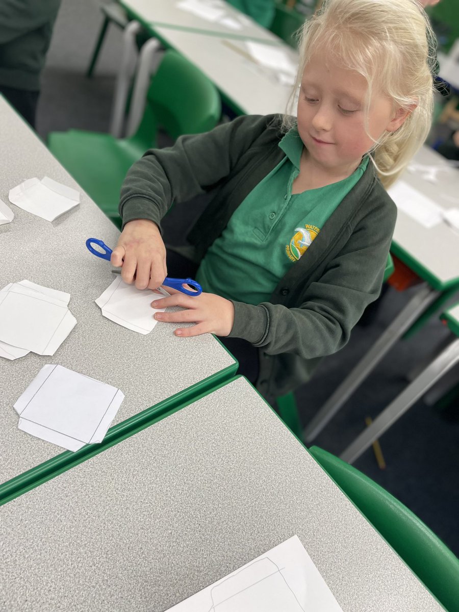 Mimram_WPA's tweet photo. Today we finished making our shell structures in DT to keep our animals safe! We used all the skills we have learnt over the unit to build these very tricky heptagonal prisms. The children all tried really hard and have made some amazing structures! 🤩💚#WatersideDT https://t.co/l8cpH2gEes