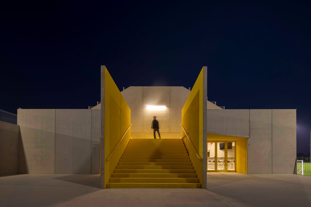 e_architect's tweet photo. The simplicity of SUMMARY’s design and the sobriety of the Training Complex at the Municipal Stadium, Aveiro, Portugal, aim for a reduced presence of the building
https://t.co/QtkiLWz5cL
#TrainingComplex #Stadium #Portugal #Football #Architecture https://t.co/4tClLhPp2d
