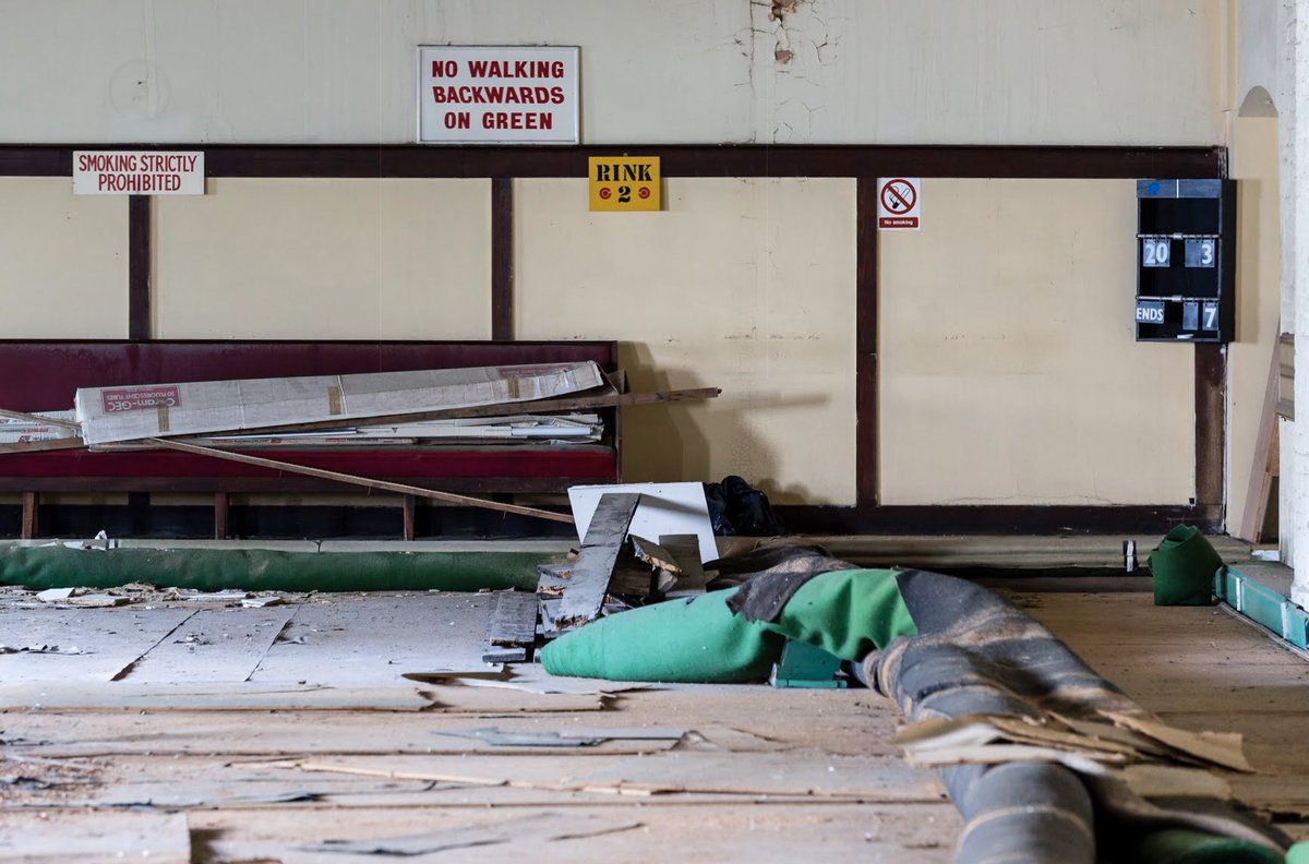 A piece of Alexandra Palace trivia:

Ally Pally had its own indoor bowling green. This was apparently how it looked in 2014, some time after it had been abandoned. It may well still be there today.

"No walking backwards."
