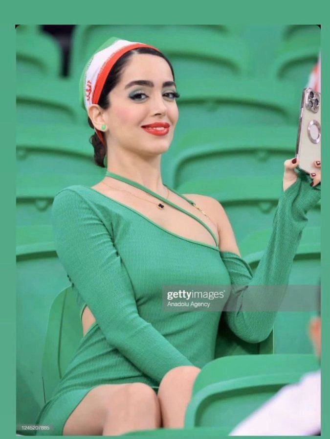 leiluniran's tweet image. به این عزیز “فقط” به دلیل اینکه «پرچم رسمی» کشورش دستش بود ،زیر شعار #زن_زندگی_آزادی و به یاد خواهر جاویدناممان #مهسا_امینی  «بدترین توهین های جنسی» را کردند

“احتمالا” به هدف‌‌های خوب،با وسیله‌های بد نرسید!