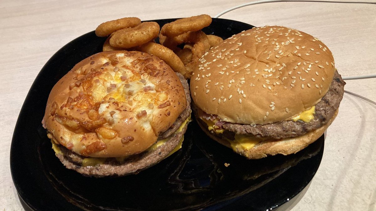 A comerse una amborgesa

La que tiene cosas encima me recuerda a Lin, porque esta perjudicada.