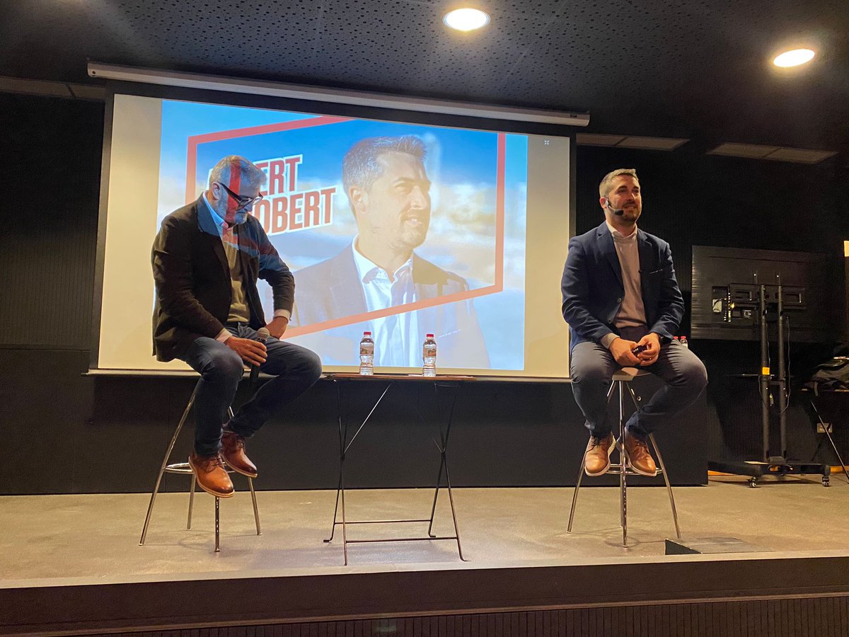 💬 Albert Robert: "M'estic emocionant i només portem un minut de presentació". El nostre alcaldable s'emociona quan li pregunten per com ha respost la seva família al fet que vulgui optar a l'alcaldia de Lloret de Mar.

#TotsperLloret #FetsperLloret