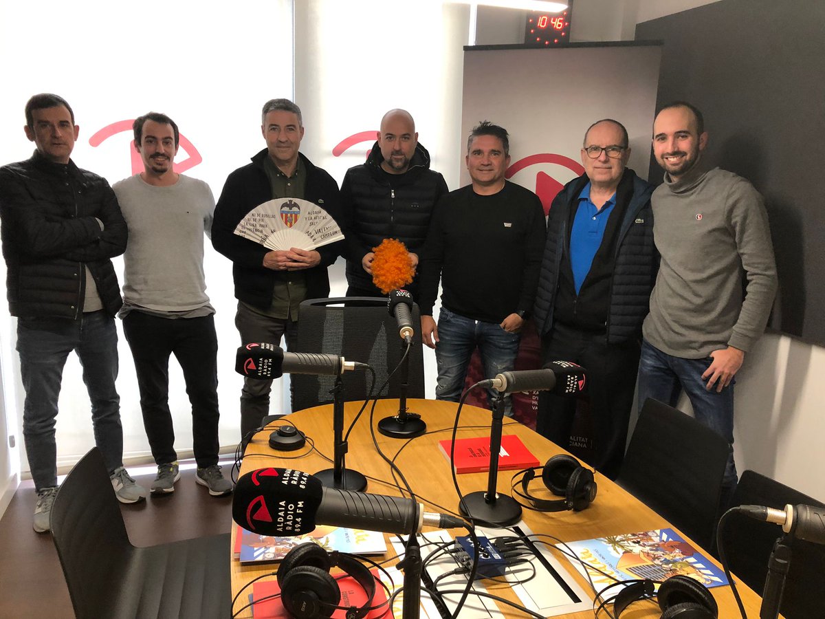 aldaia_radio's tweet photo. ⚽️ Especial Jaume Ortí, el president del poble. Amb la col•laboració de d'amics, familiars, companys, exjugadors, periodistes...un programa molt #bonico i emotiu que ens trau més d'un somriure recordant la figura i la persona.
🎧 Programa complet ➡️ https://t.co/NPWonGAMuq https://t.co/3yeWuTURfR