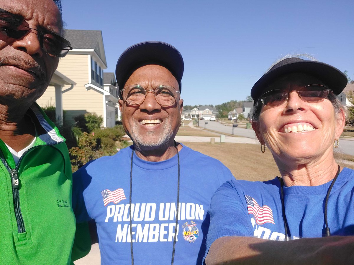 AFTunion's tweet photo. We love seeing #AFTvotes activists talking with Georgia residents about #runoff2022! https://t.co/k6rjzpuj6c