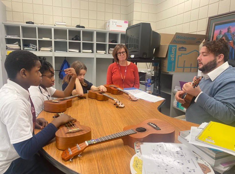 KCPS_Knotts's tweet photo. Music is therapeutic! Art Therapist Ms Kearns &amp; Music Therapist Mr Asher https://t.co/bpNGcuJPk9