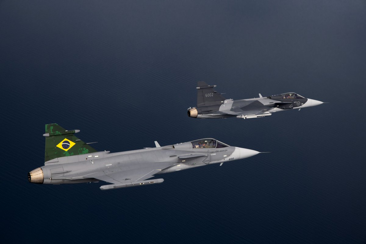 saabdobrasil's tweet photo. O #ProgramaGripen Brasileiro obteve o Certificado de Tipo Militar Restrito (MRTC). A certificação atesta a conformidade do Gripen com os requisitos de navegabilidade e segurança de voo.
Saiba mais: https://t.co/x48ENejzq4
#GripenBrasileiro #Aviação #Gripen https://t.co/L79kLvBSvE