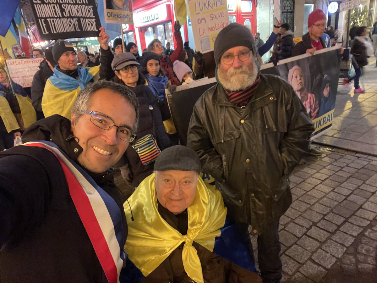 Fr_Bechieau's tweet photo. Avec les #Ukrainiennes, les #Ukrainiens contre le terrorisme de la #Russie de #Poutine ! Sauvons l’#Ukraine et ses enfants ! #StopRussia #StopRussianAggression #Ukraine️ #StandWithUkraine @CauseUkraine @ArmedMaidan @ambi_fr @Ukr_Week_FR @HZoriana @KogutyakV https://t.co/j8USwdmzFM