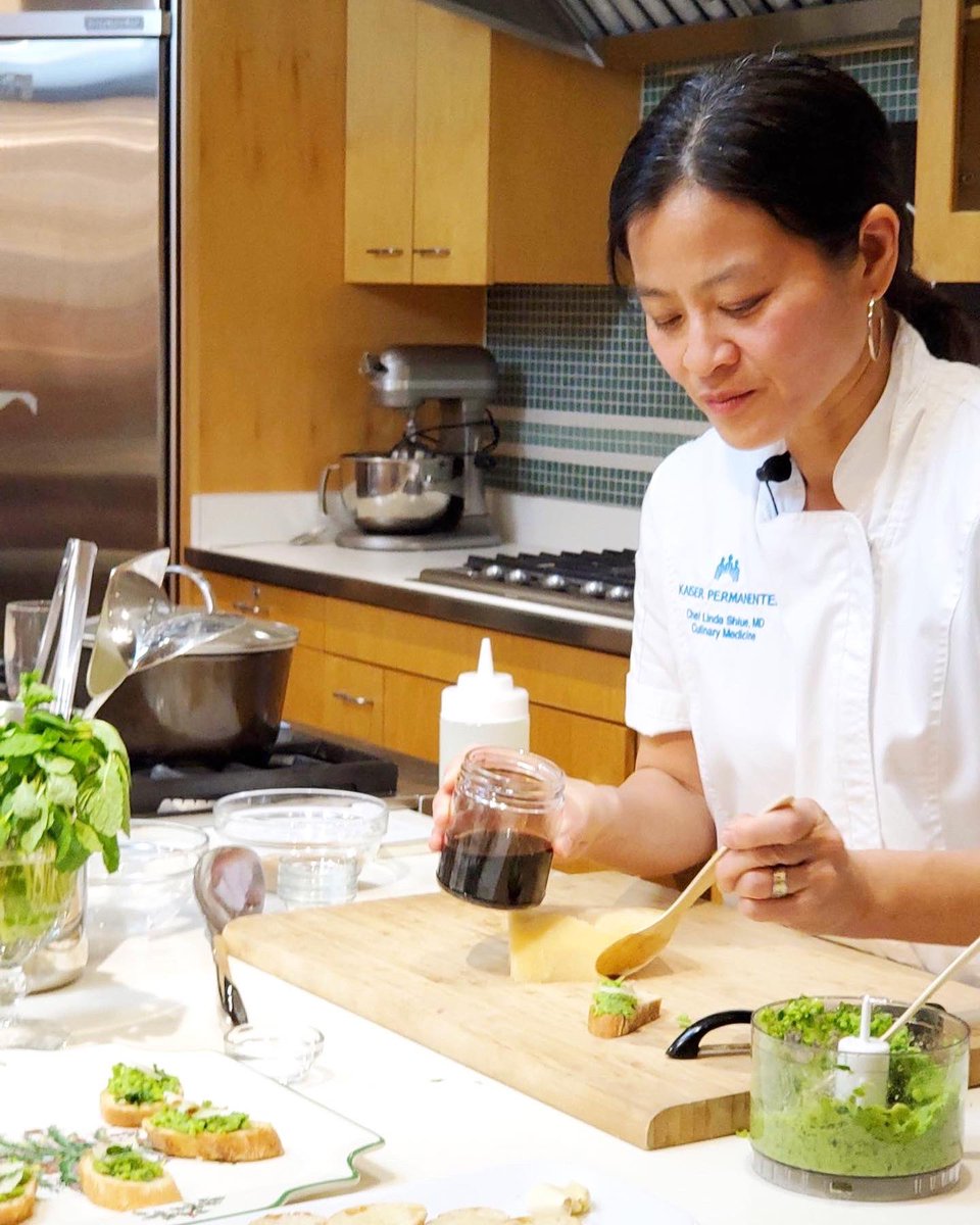 spiceboxtravels's tweet photo. Almost back in action!
And just in time for two classes next week- one for the students of @kpmedschool and one for @kpthrive @permanentedocs @KPSanFrancisco #ThriveKitchenAtHome Plant Based Holiday Appetizer Party!
Register: https://t.co/D45zebpvO5 https://t.co/e2DQZE2EmS